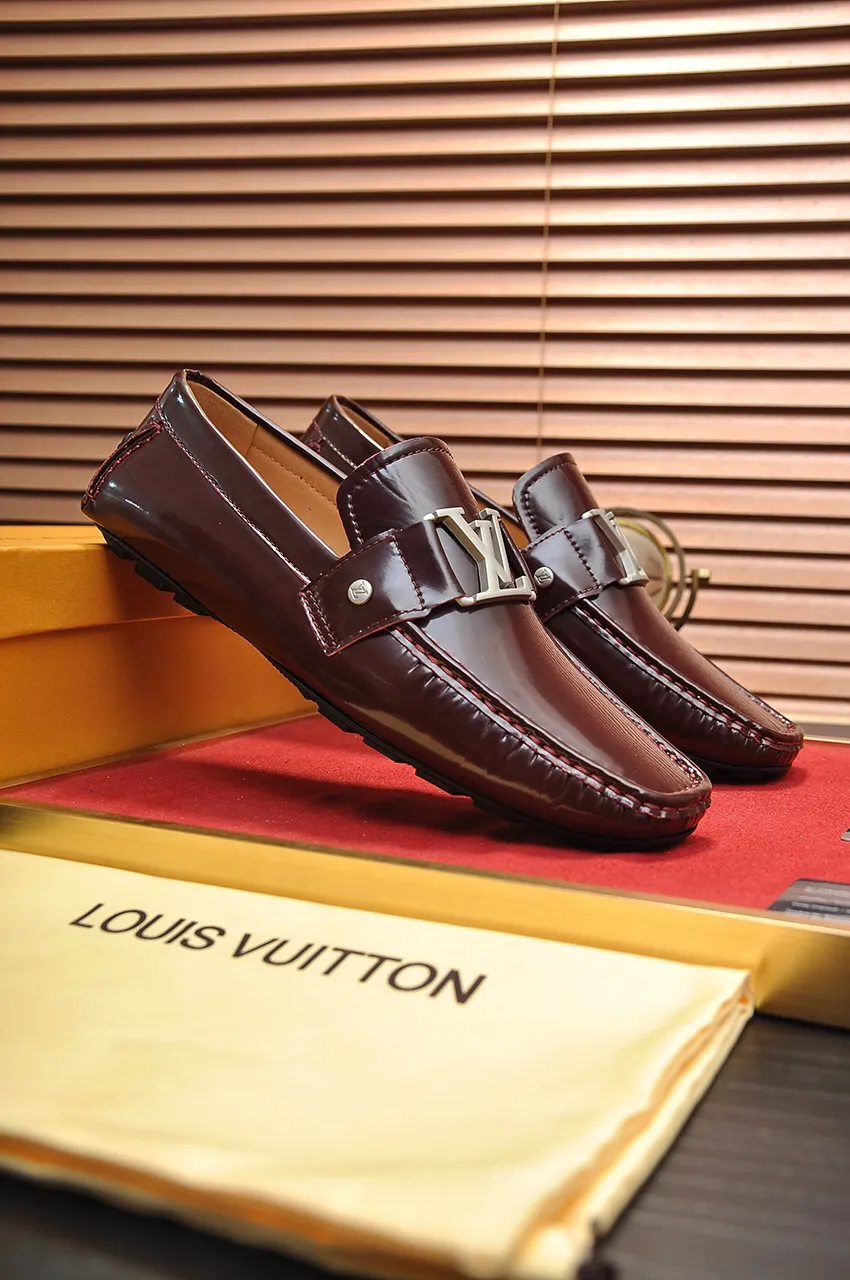 Men's men's shoes 💰420💶 [LV Doudou shoes] (water-dyed cowhide lining) new model is on the market, available on the official website. The new Doudou shoes are processed into single-color materials, and the uppers are made of imported horsehide leather. The body of the shoe is fully hemmed with mark thread, and is lined with imported original cowhide leather. The elegant shoe shape is super suitable for all-matching, and the size is 38-44.